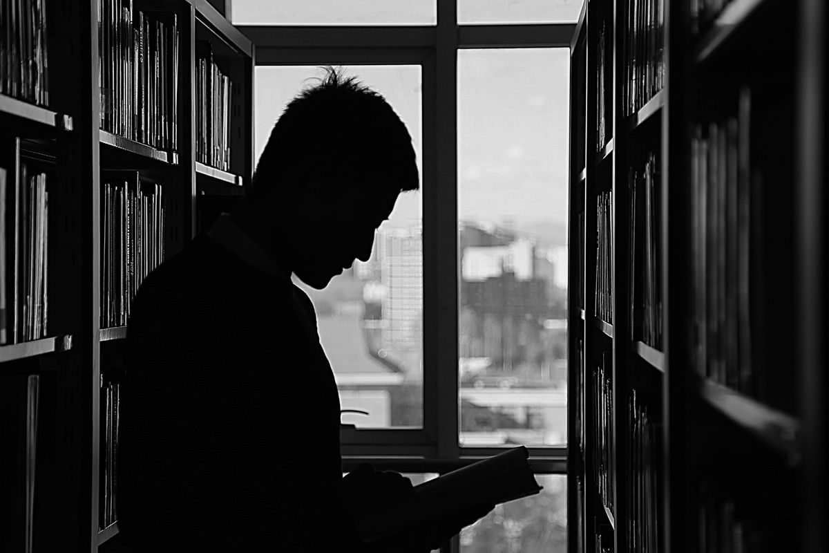 Det här säger forskningen om gruppdynamik och sexuellt våld