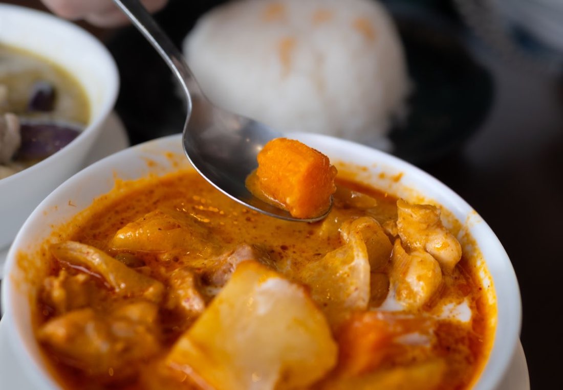 Gaeng ped: så lagar du Thailands klassiska röda curry hemma