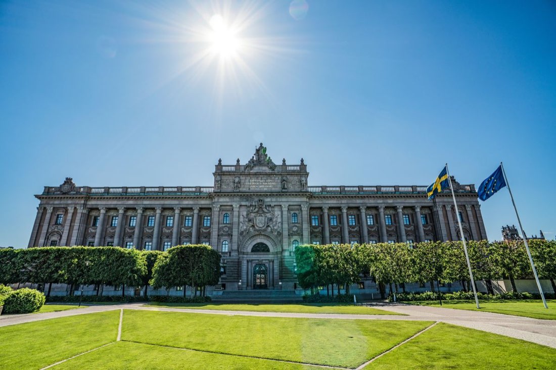 KD röstar med regeringen oftare än Vänsterpartiet gör