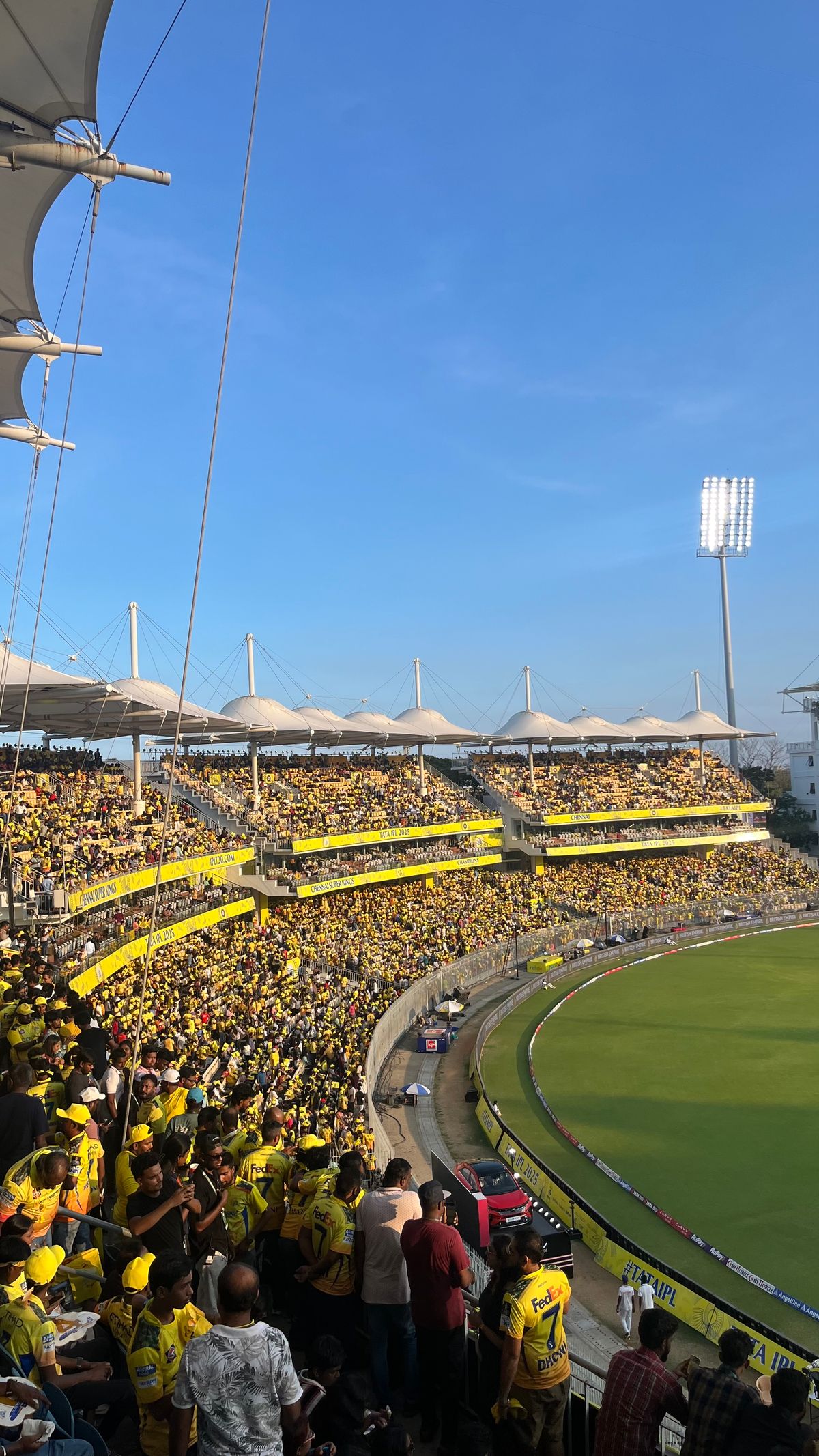 Nej, klippet visade inte muslimer som firade Parisattentatet – det var cricketfans