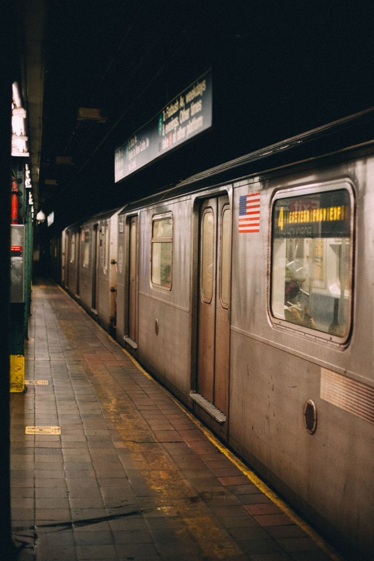 Så kunde New York kasta ut rasistisk reklam ur tunnelbanan