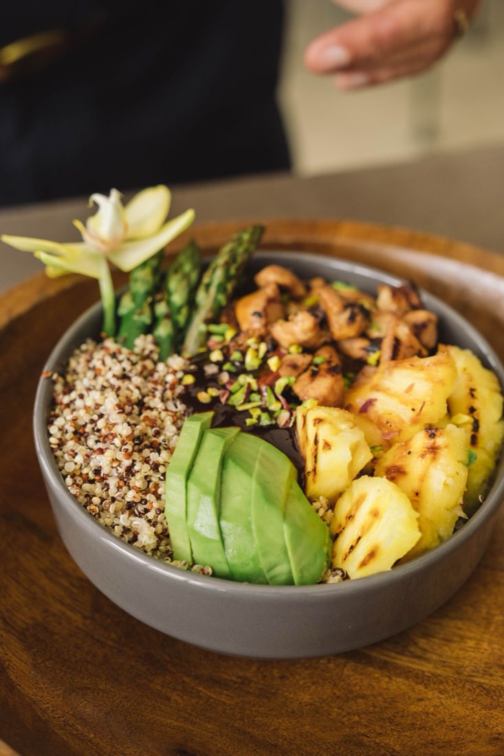 Stekt sparris med avokadopesto – sommarens enklaste tillbehör