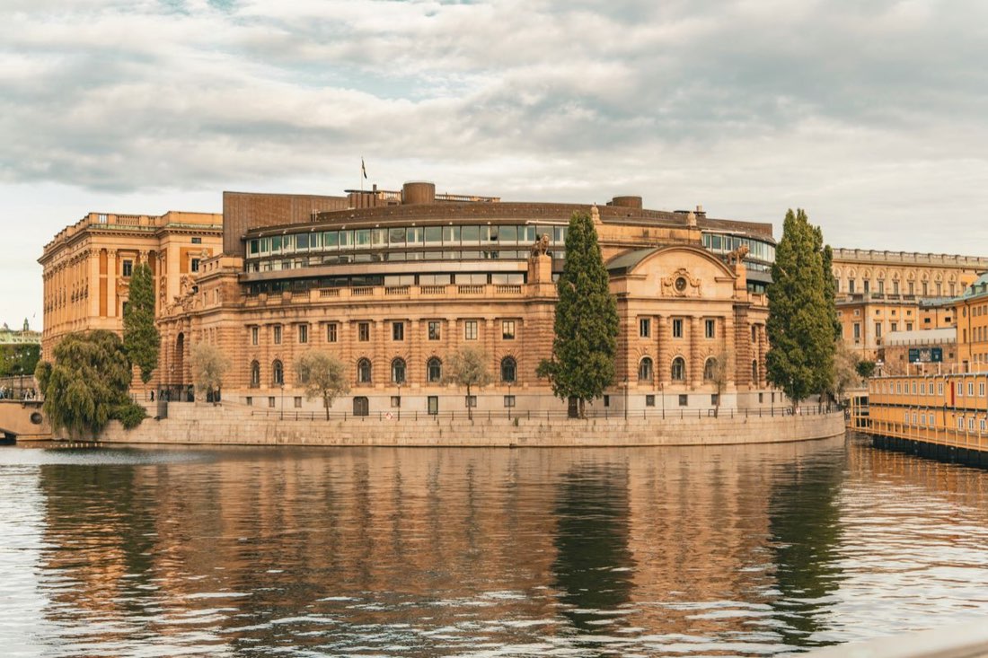 Världens första feministiska regering har inte lagt en speciellt feministisk budget